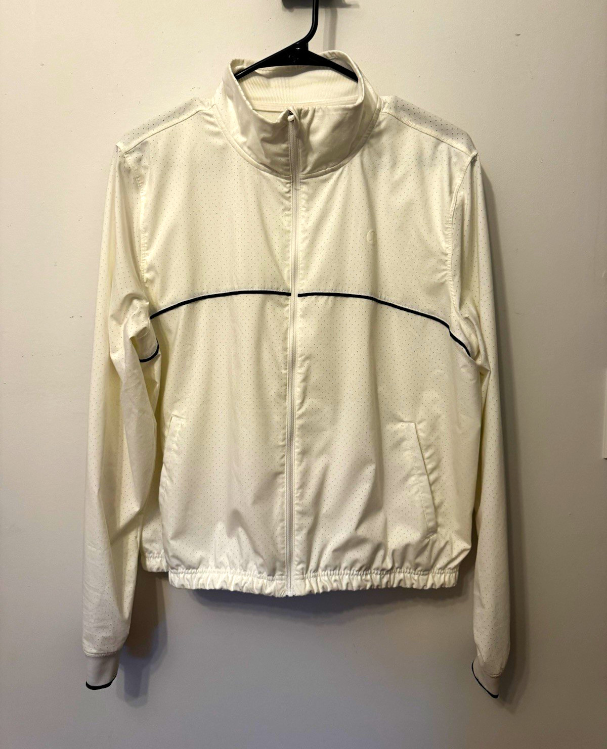lululemon White Full Zip Lightweight Mesh Track Jacket Women’s 12 Short LS lululemon White Full Zip Lightweight Mesh Track Jacket Women’s 12 Short LS