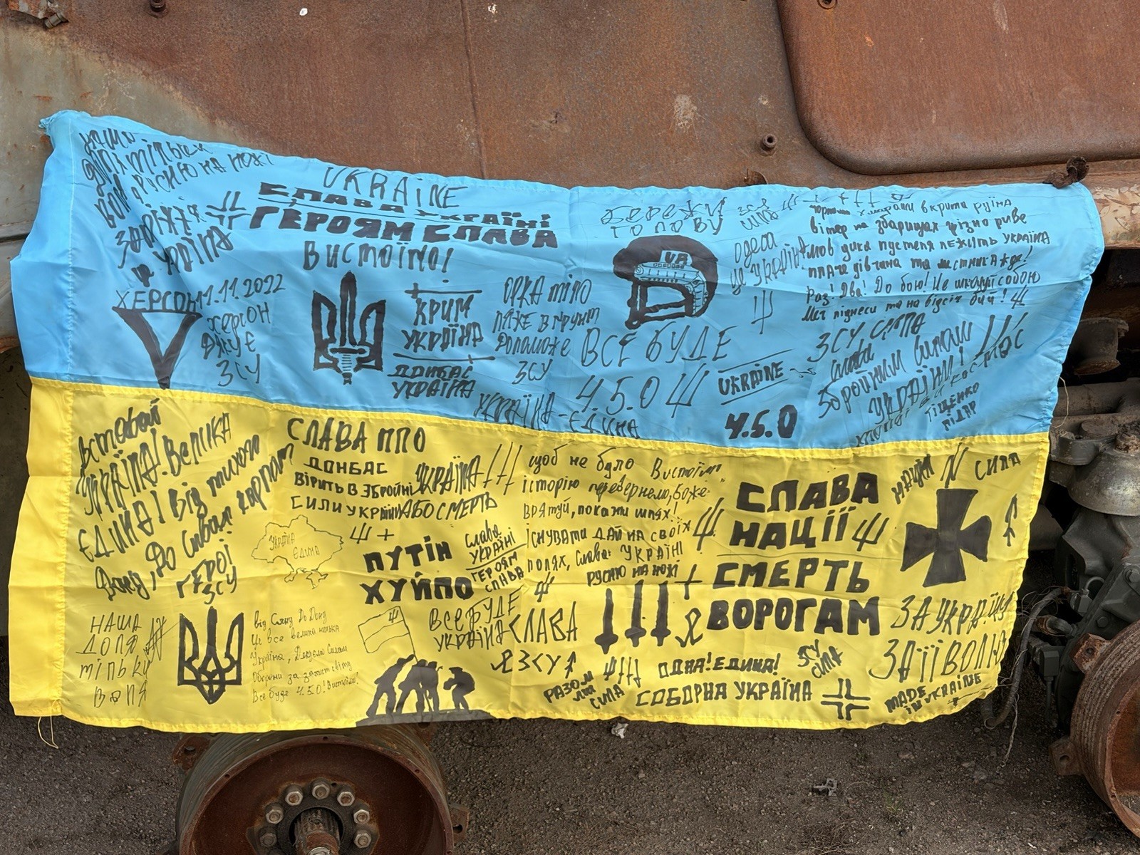 Ukrainian army custom flag signed. souvenirs worldwide delivery๐บ๐ฆ๐๐๐ Ukrainian army custom flag signed. souvenirs worldwide delivery๐บ๐ฆ๐๐๐