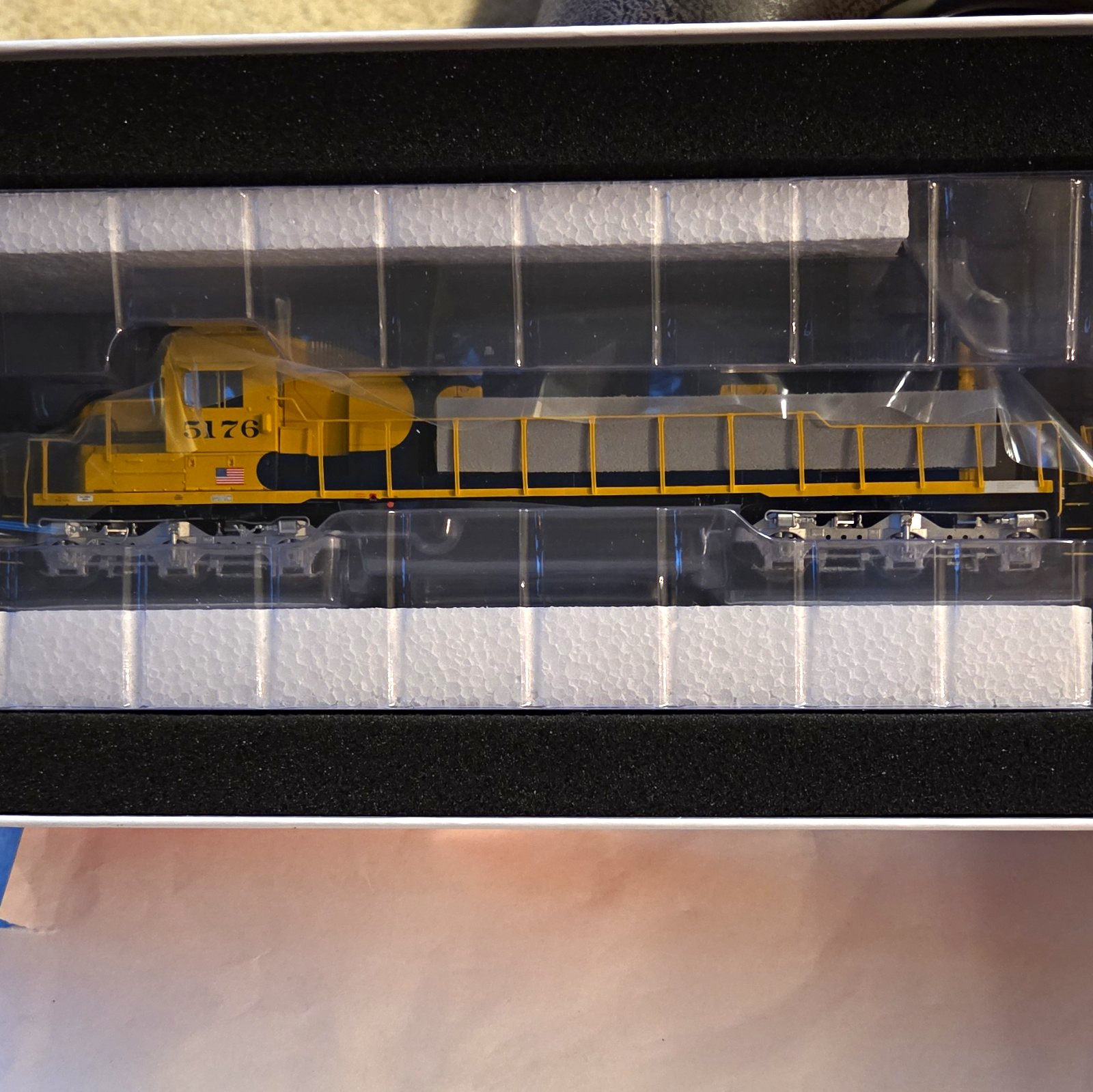 HO-Scale. ScaleTrains. EMD SD40-2 Santa Fe #5176. DCC & Sound. Brand New In Box