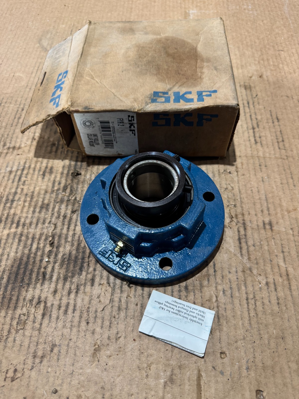 NEW IN BOX SKF 4-BOLT ROUND FLANGE BEARING 2