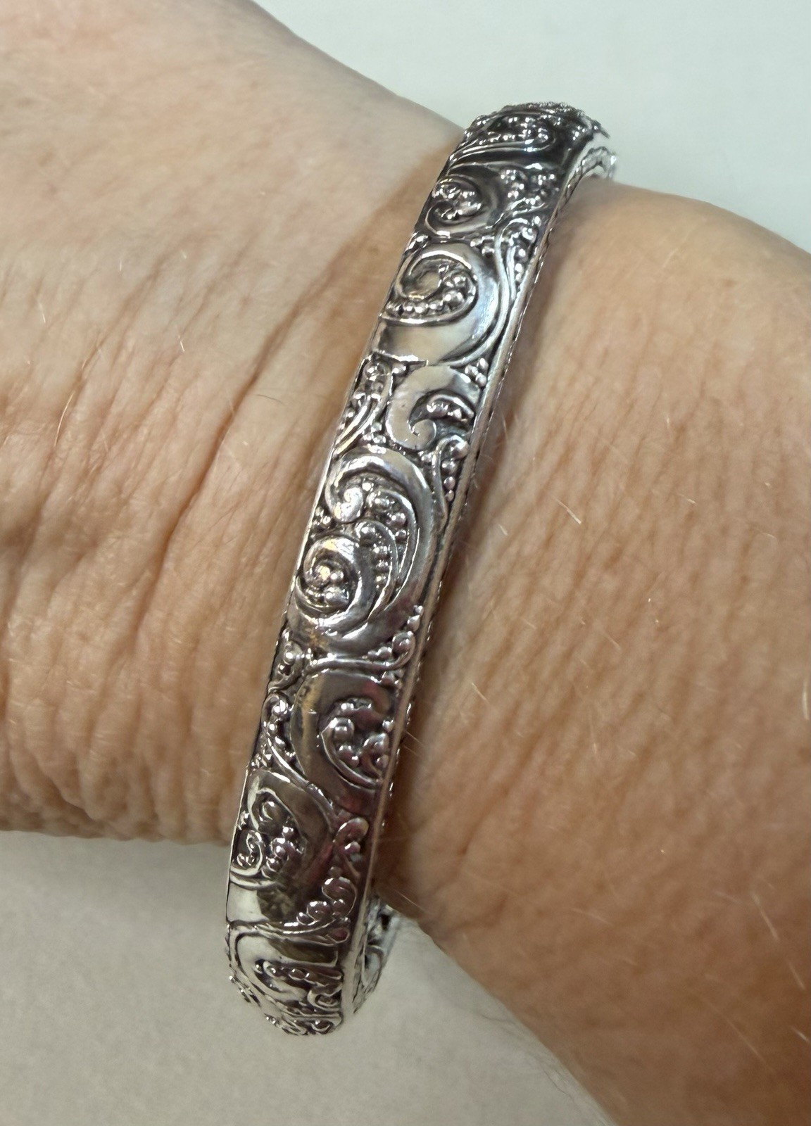 Sarda Bali Artisan Sterling Silver Filigree Scroll Hinged Bangle Bracelet 8 in