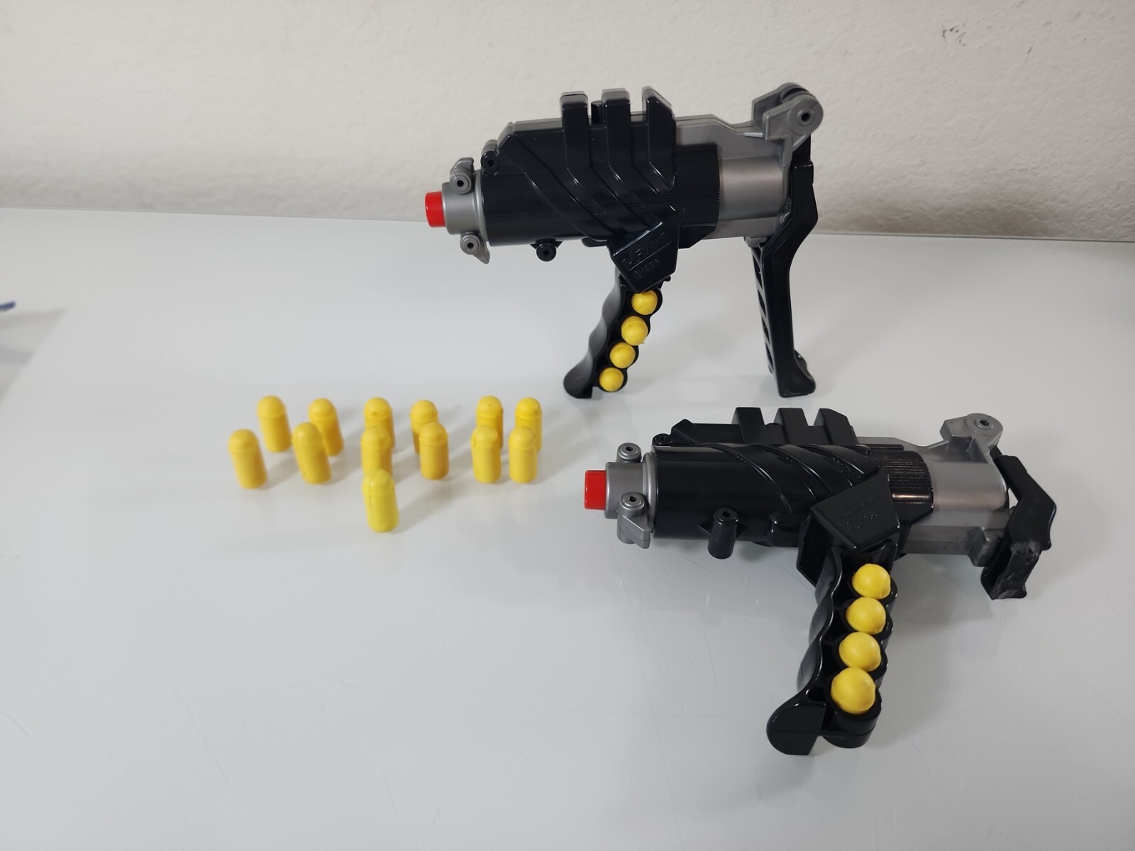 Vintage 1986 Larami Strike Force Avenger Toy Gun Yellow Rubber Ammo lot with 2