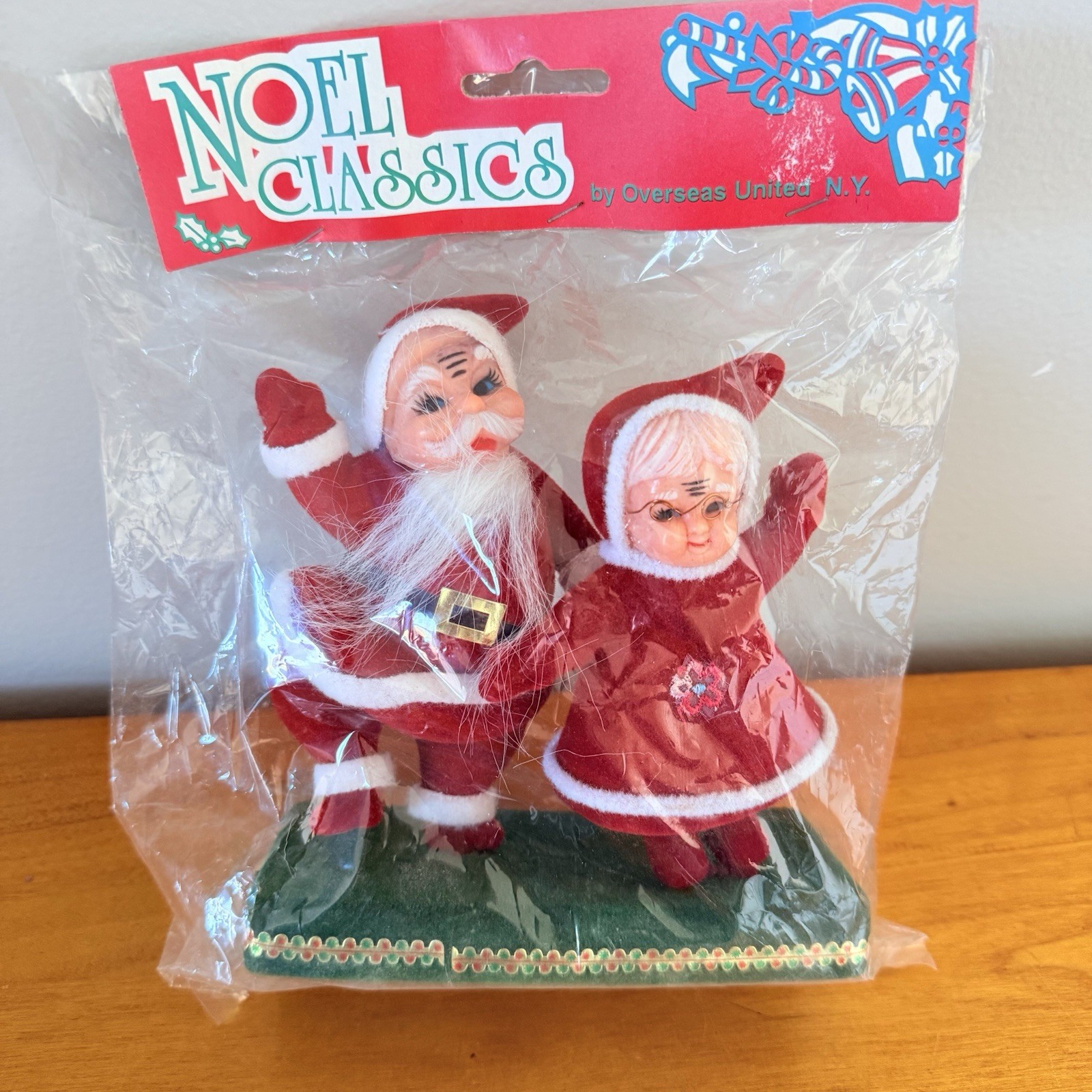 Vintage NEW Flocked Santa Mrs Clause On Base Waving Holding Hands MCM Decor Vintage NEW Flocked Santa Mrs Clause On Base Waving Holding Hands MCM Decor