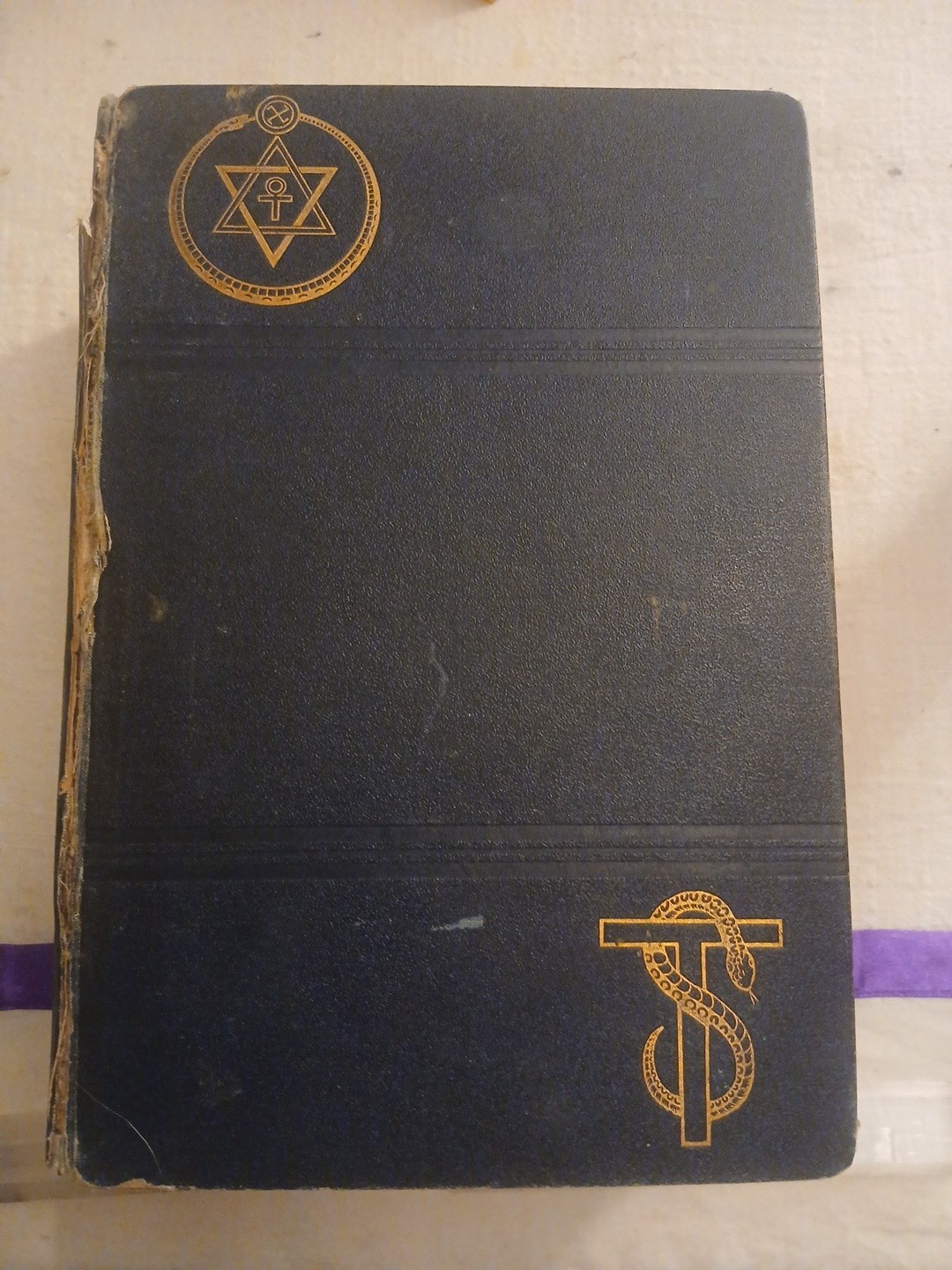 1910 ISIS UNVEILED RARE EDITION H.P. BLAVATSKY GOOD COND. 1910 ISIS UNVEILED RARE EDITION H.P. BLAVATSKY GOOD COND.