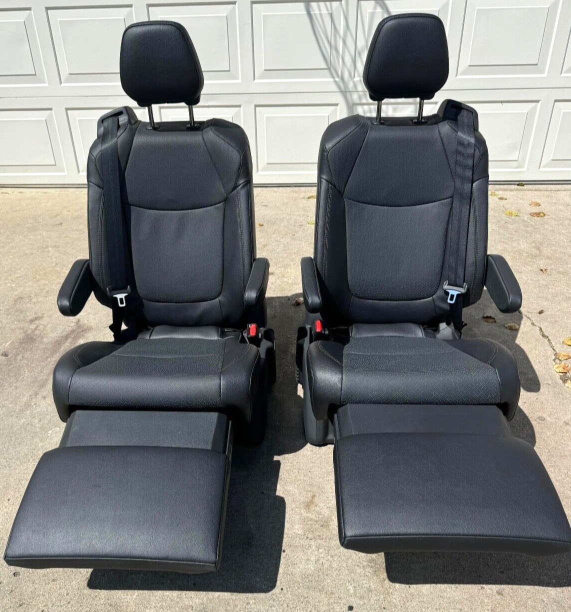 Recliners 2025 Toyota Sienna Leather Black w/ brown stitches with factory rails
