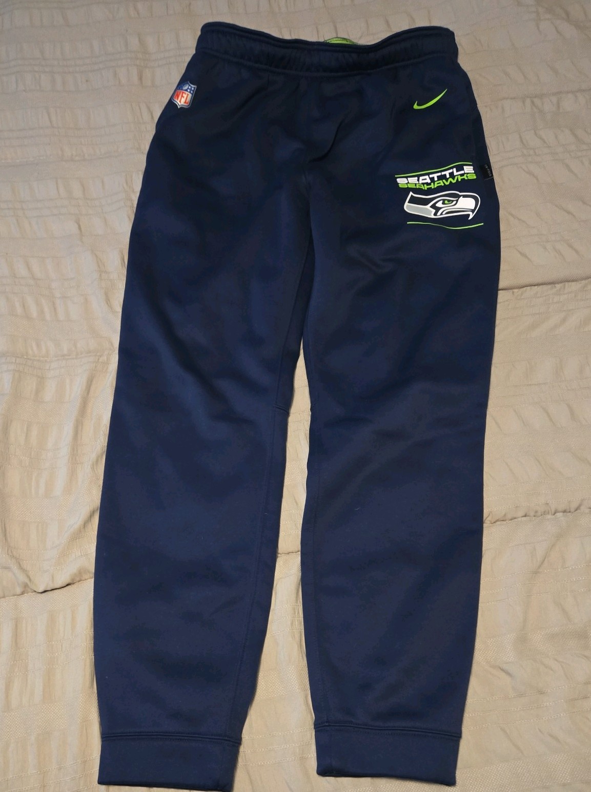 Nike Seattle Seahawks Lightweight ON FIELD Jogger Pants. XL YOUTH Navy Blue.NFL. Nike Seattle Seahawks Lightweight ON FIELD Jogger Pants. XL YOUTH Navy Blue.NFL.