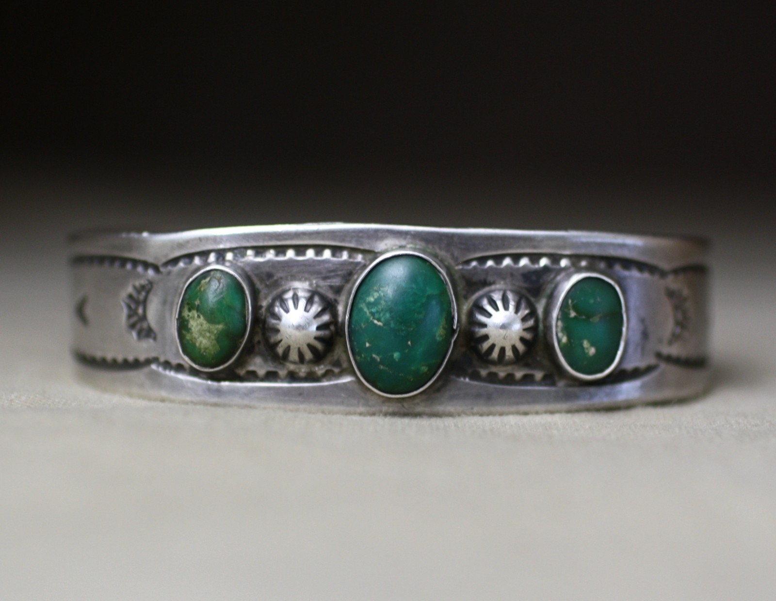 Vintage Native American Navajo Turquoise Sterling Silver Cuff Bracelet Size 6.5