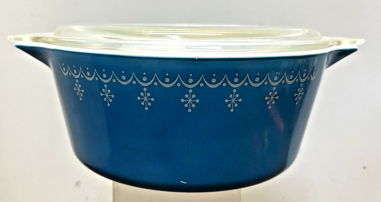 Vintage Pyrex 475B 2.5 QT Blue Casserole Dish Bowl Snowflake Garland 1972-75 Vintage Pyrex 475B 2.5 QT Blue Casserole Dish Bowl Snowflake Garland 1972-75