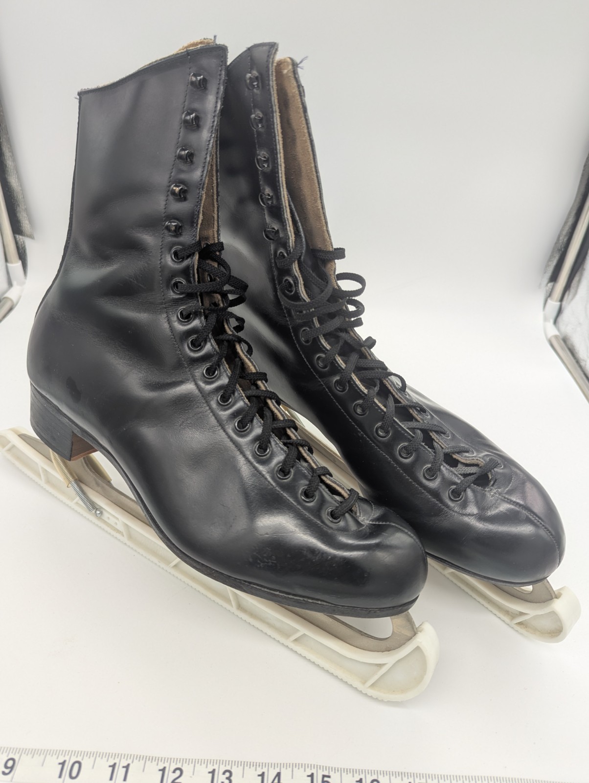 Riedell Model 220 Sz 9.5 Classic vintage Ice figure skates