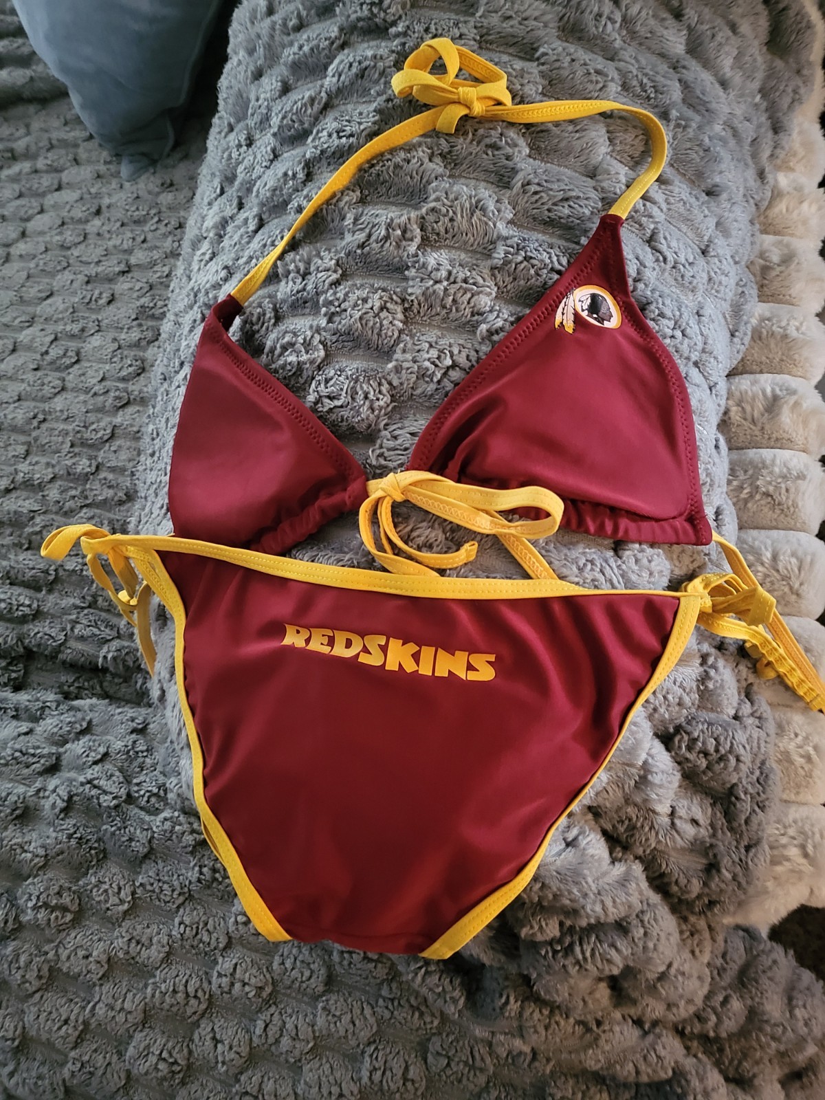 NFL Women WASHINGTON REDSKINS 2 PIECE BIKINI SET Size SMALL NEW NWT NFL Women WASHINGTON REDSKINS 2 PIECE BIKINI SET Size SMALL NEW NWT