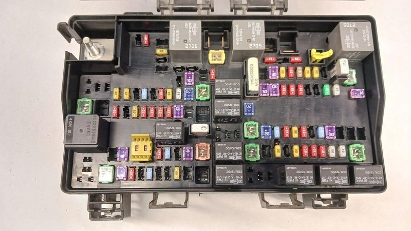 2013-2014 Dodge Ram 1500 Power Distribution Center Engine Fuse Box Oem