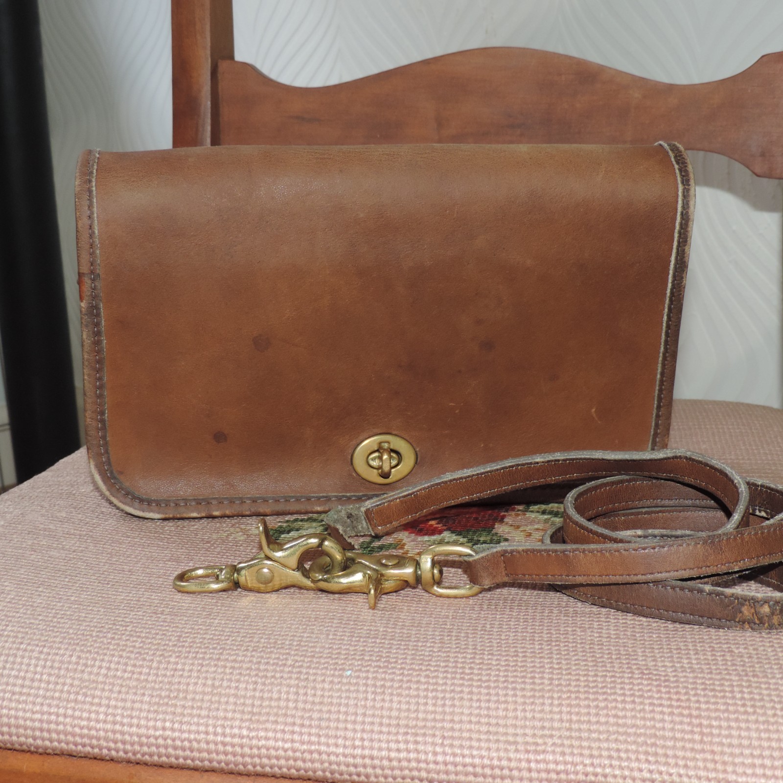 COACH Leather Pocket Purse Style #9755 in British Tan Vintage 1980s Needs TLC