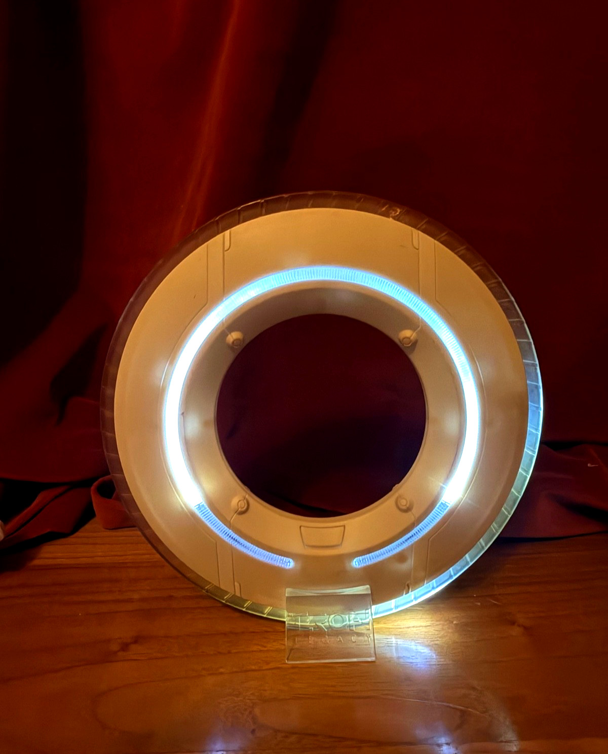 Disney\'s Tron Legacy Deluxe Identity Disc White Kevin Flynn Light Up w/ Stand
