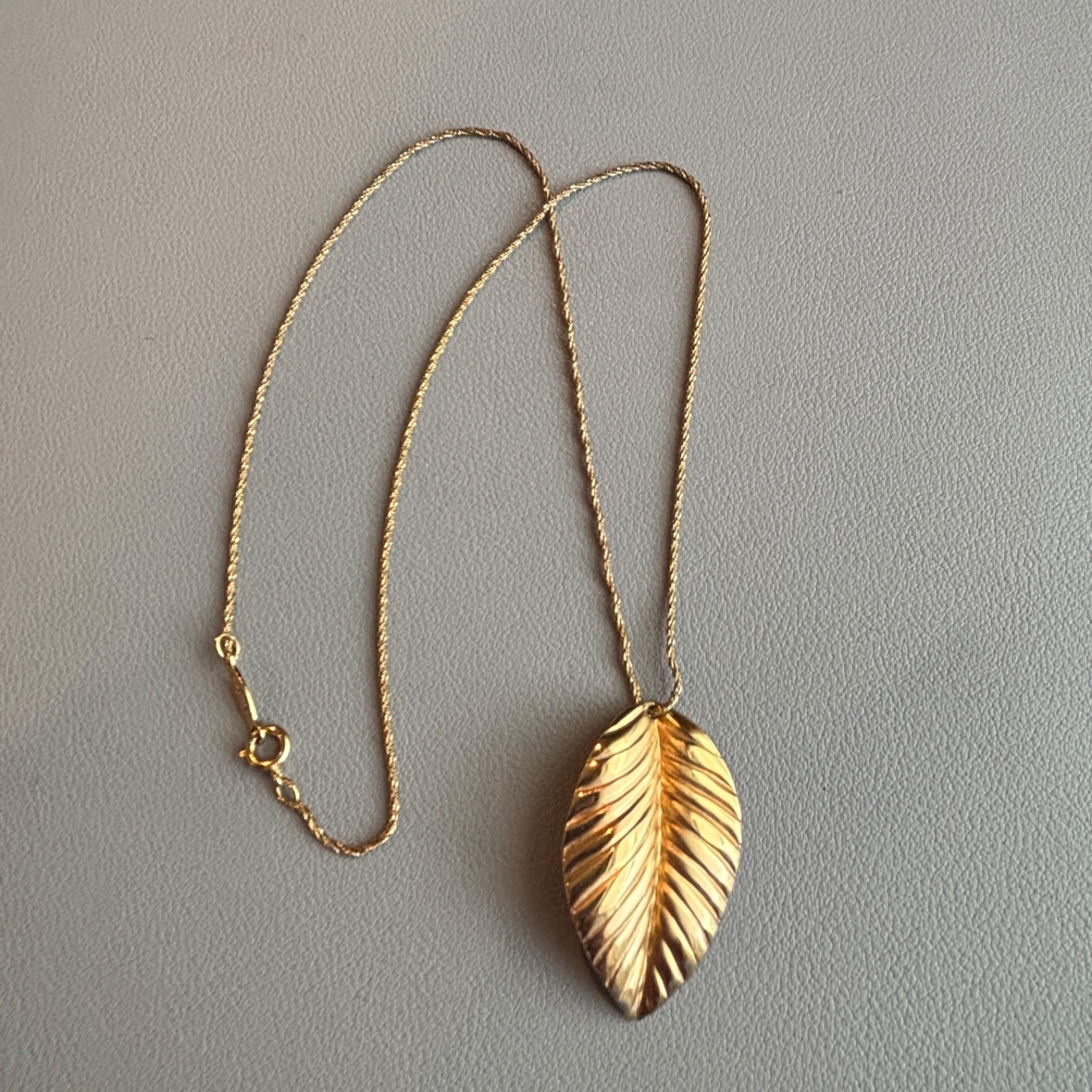 Vintage Gold Tone Napier Leaf Necklace 18\