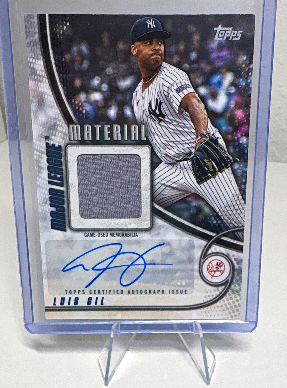 Topps 2025 Update Major League Material Autographs Luis Gil Yankees MMAU-LG /50 Topps 2025 Update Major League Material Autographs Luis Gil Yankees MMAU-LG /50