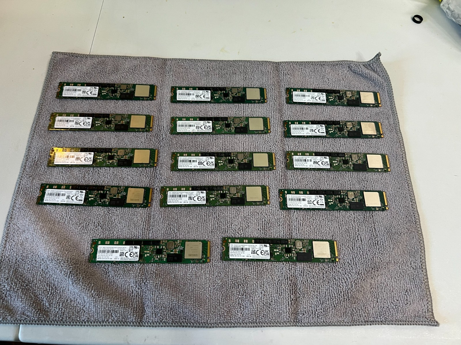Samsung PM983 1.92TB NVMe PCIe3.0 M.2 22110 SSD MZ-1LB1T90 MZ1LB1T9HALS Samsung PM983 1.92TB NVMe PCIe3.0 M.2 22110 SSD MZ-1LB1T90 MZ1LB1T9HALS