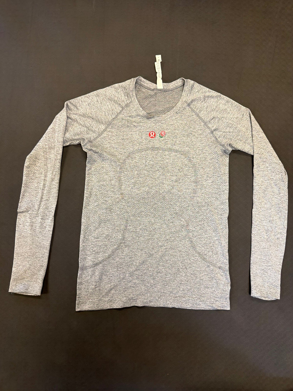 Lululemon Athletica Grey Swiftly Long-Sleeve Crew Rose Bowl Exclusive HTF Lululemon Athletica Grey Swiftly Long-Sleeve Crew Rose Bowl Exclusive HTF