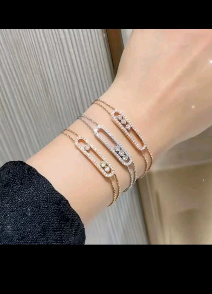Gorgeous Gold French Style Moving Bar Bracelet Gorgeous Gold French Style Moving Bar Bracelet