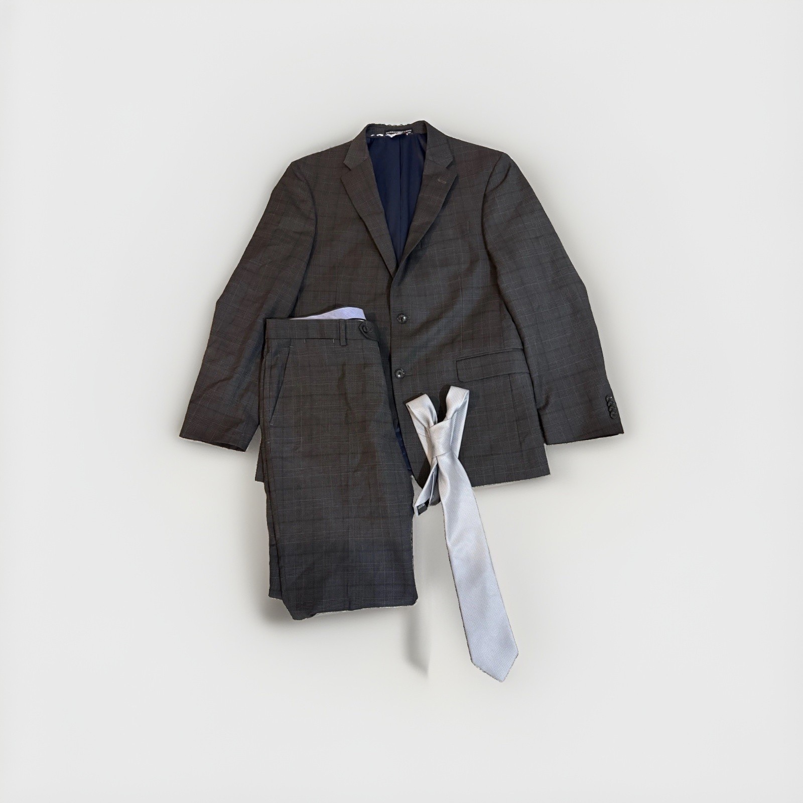 Tommy Hilfiger Gray Plaid Wool 2-Piece Suit 42R 34x32 Single-Breasted
