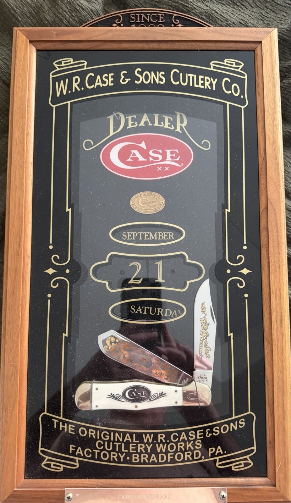 Rare 2004 Calendar Case Dealer Award Knife Coke Bottle White Bone Handles COA Rare 2004 Calendar Case Dealer Award Knife Coke Bottle White Bone Handles COA