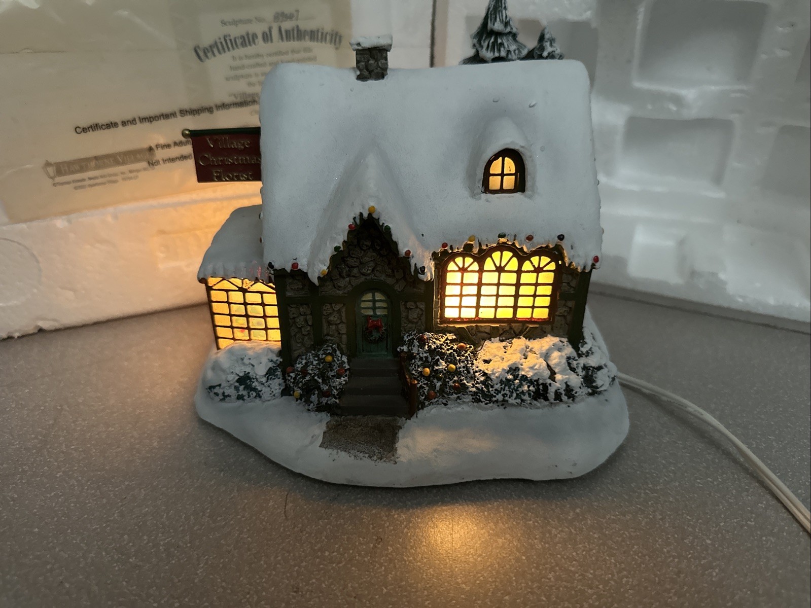 Thomas Kinkade Hawthorne Village “Village Christmas Florist” 79754
