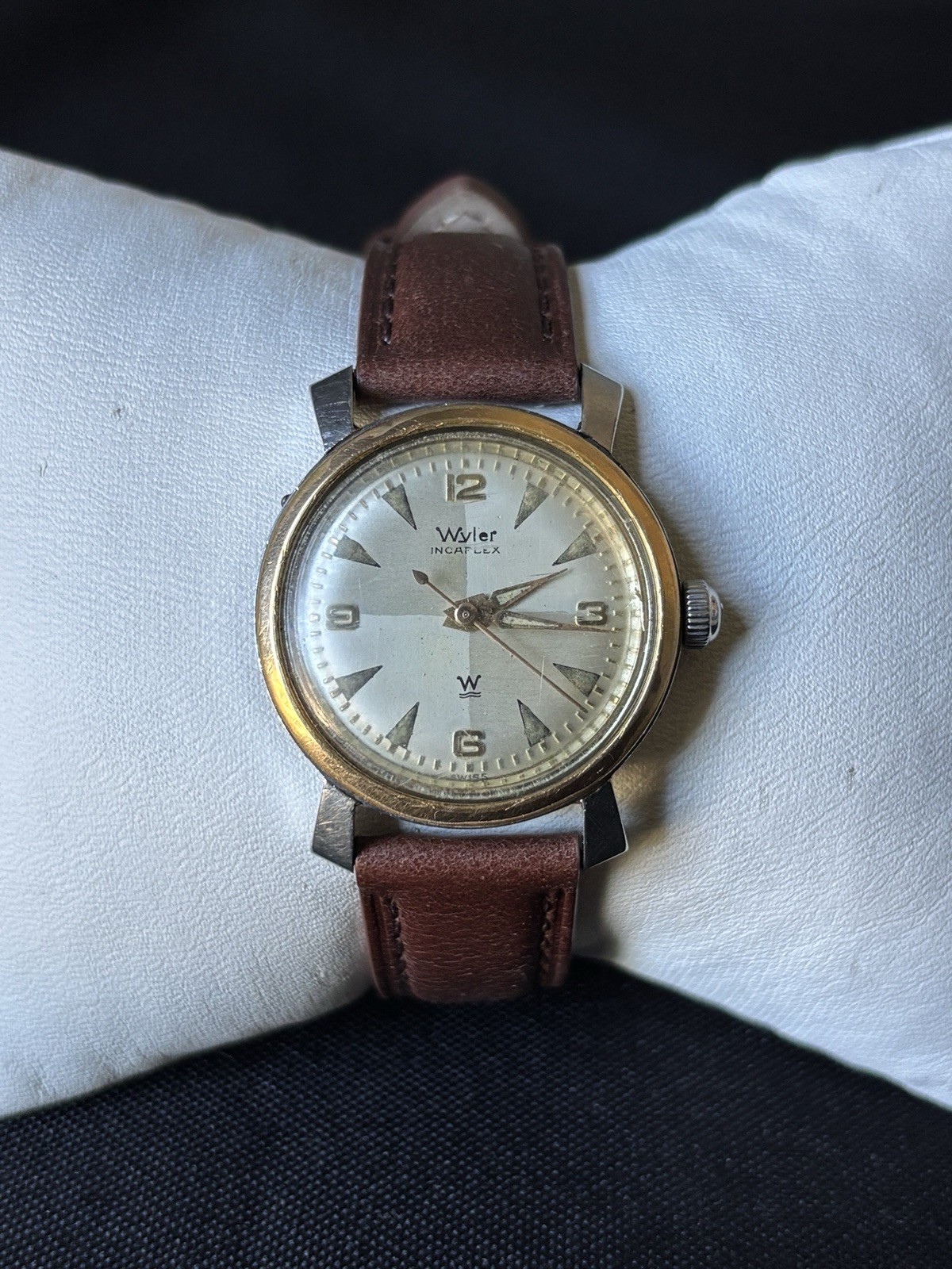 1950s Wyler Incaflex Swiss Mechanical Mens Watch 2 Tone Crab Claw Lugs Runs Well