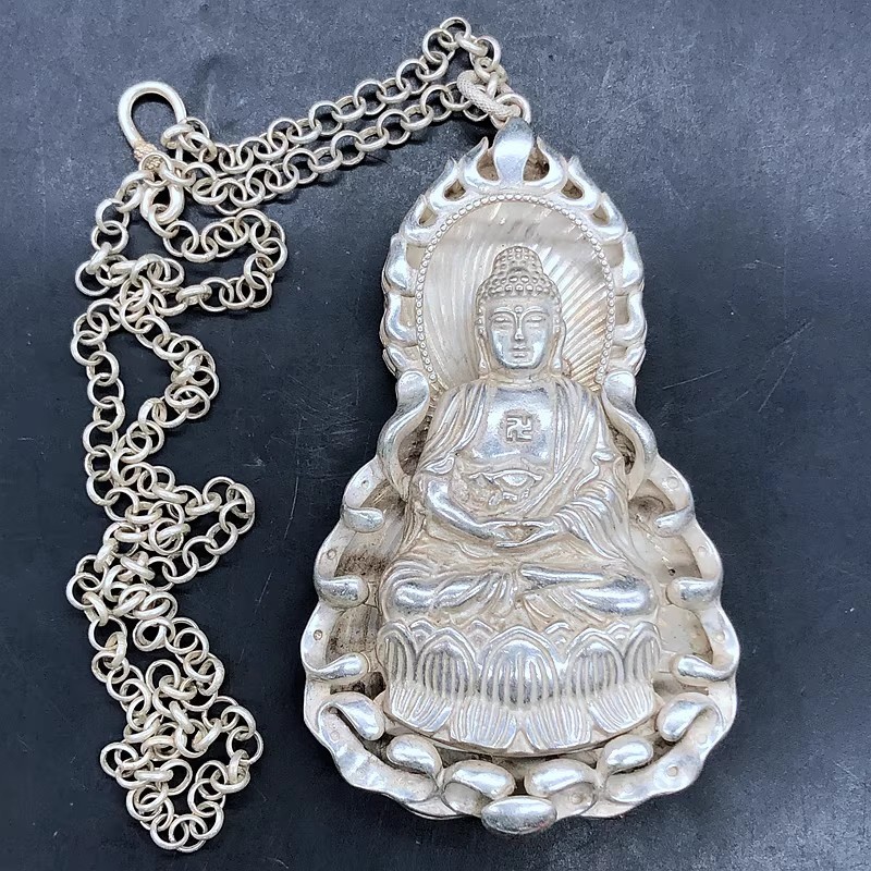 Old Tibetan Silver Carving Guanyin Buddha pendant with chain Old Tibetan Silver Carving Guanyin Buddha pendant with chain