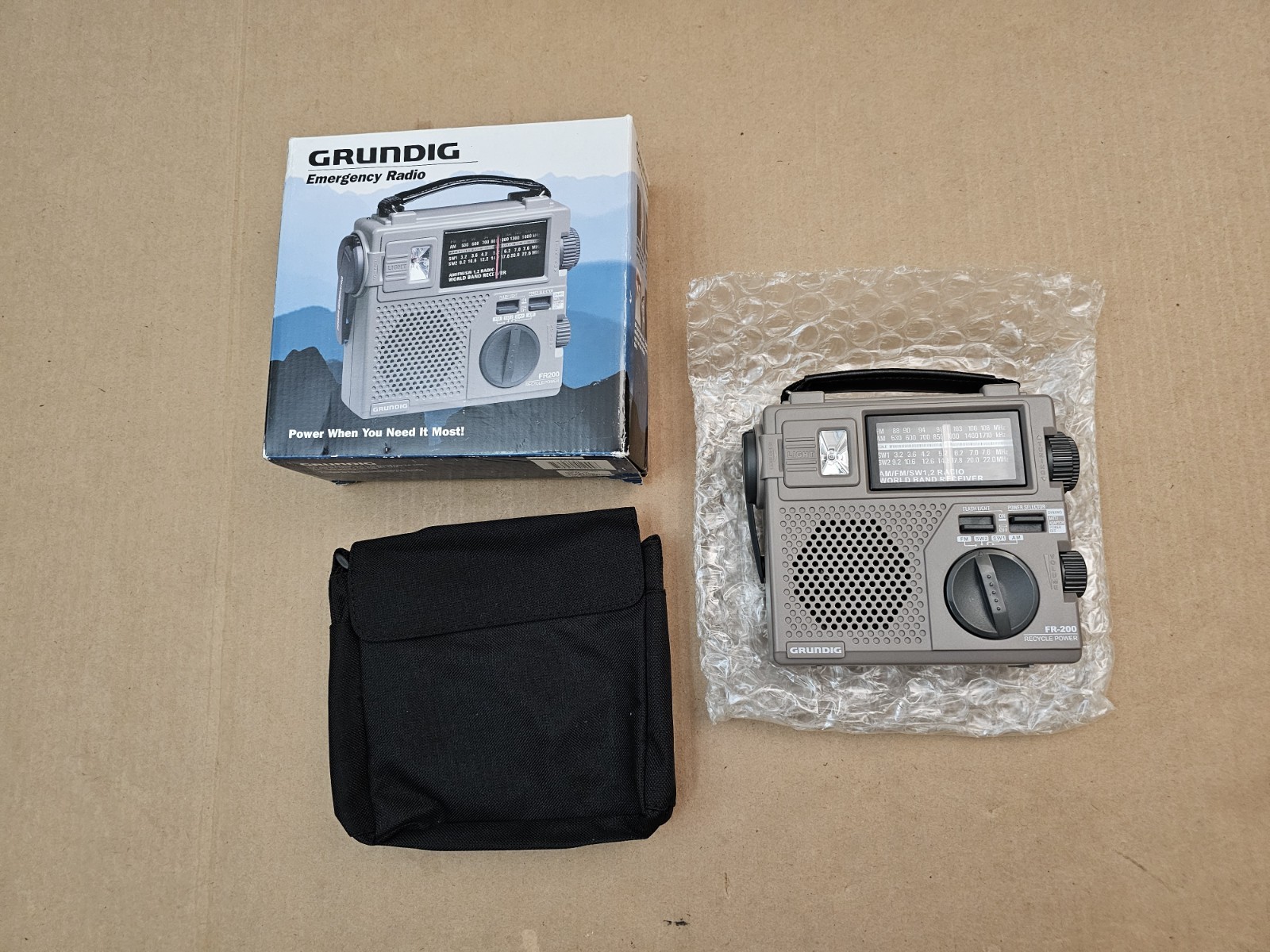 Grundig FR200 Emergency Radio AM FM SW Crank Flashlight Open Box Complete Grundig FR200 Emergency Radio AM FM SW Crank Flashlight Open Box Complete