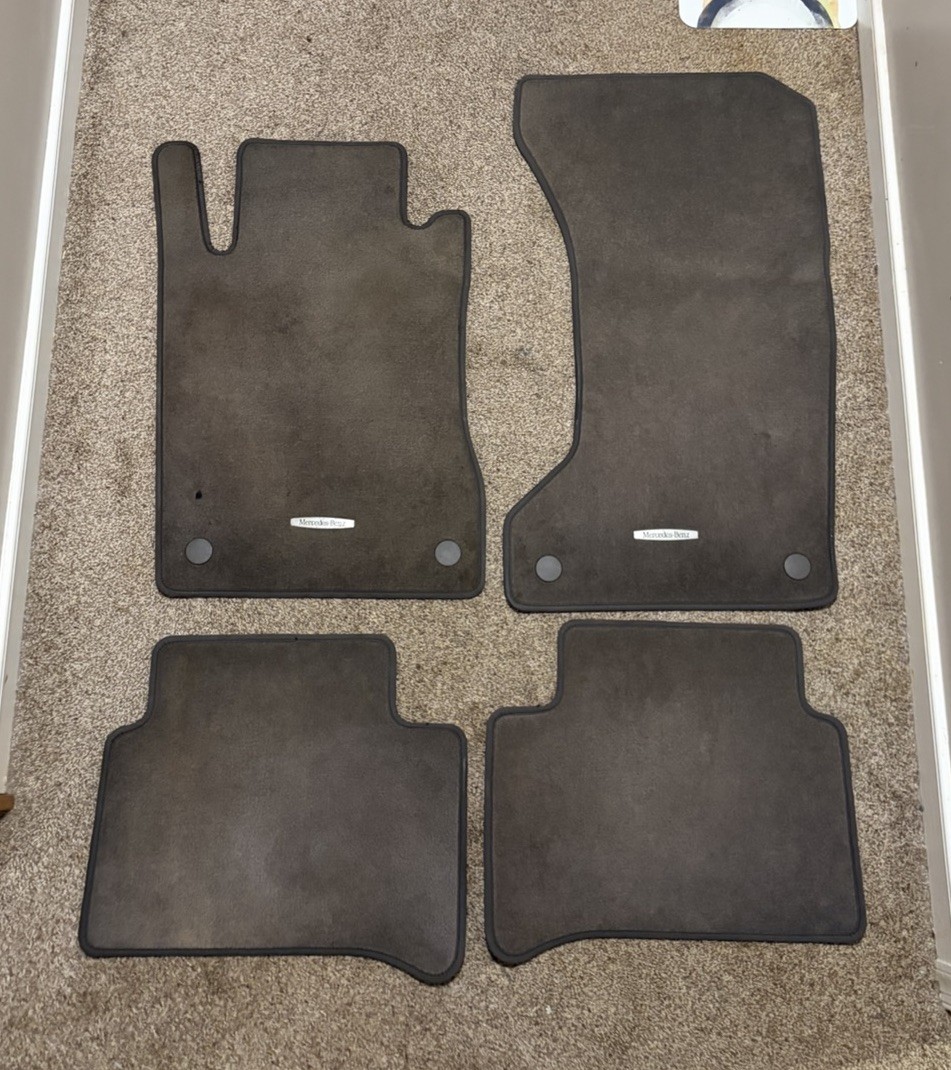 Mercedes W211 E350 E320 E500 03-09 4Matic Front & Rear Floor Mat Set OEM