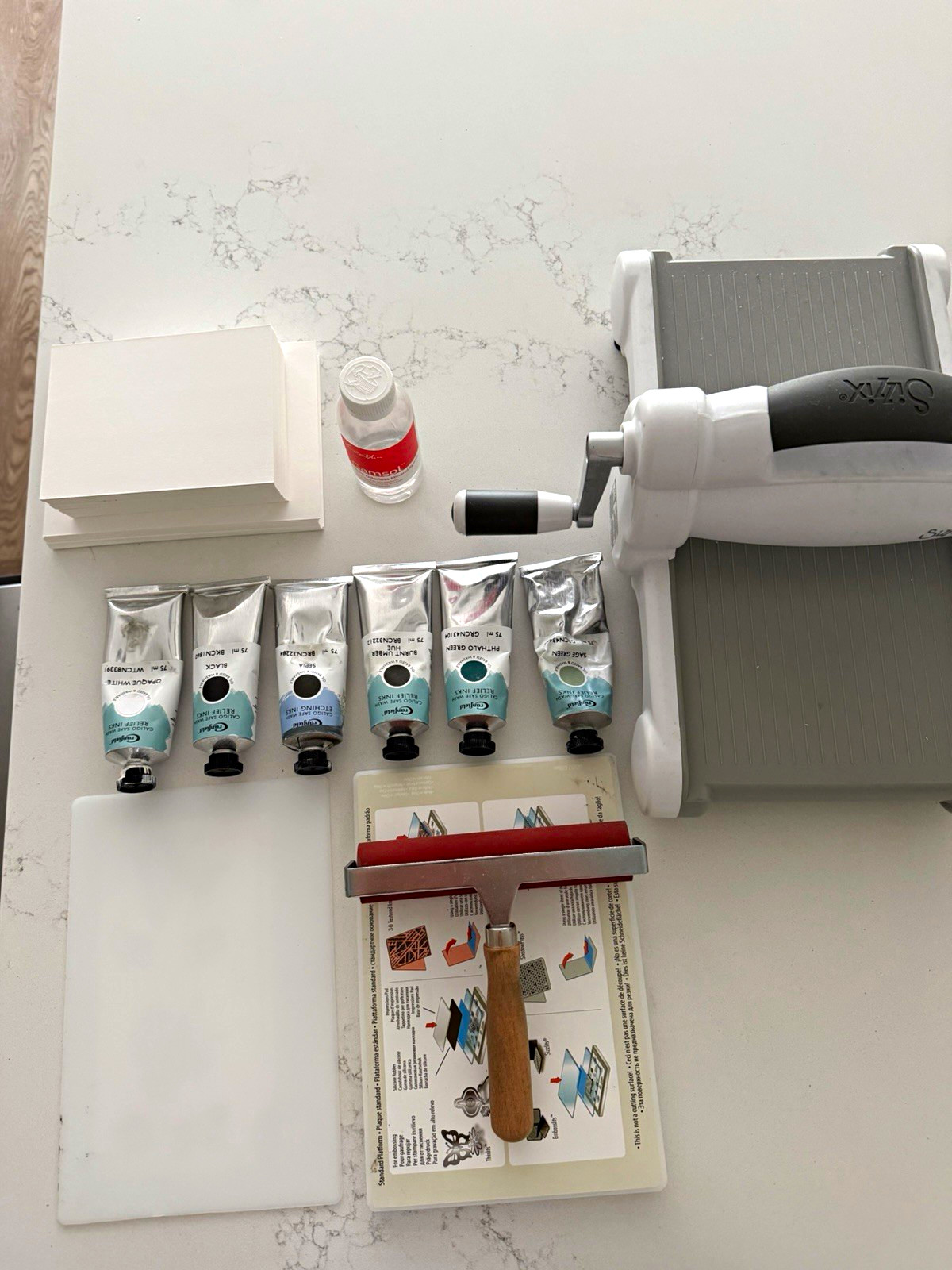 Sizzix Big Shot Manual Die Cutting Machine Bundle w/ Plates, Inks, Cotton paper Sizzix Big Shot Manual Die Cutting Machine Bundle w/ Plates, Inks, Cotton paper