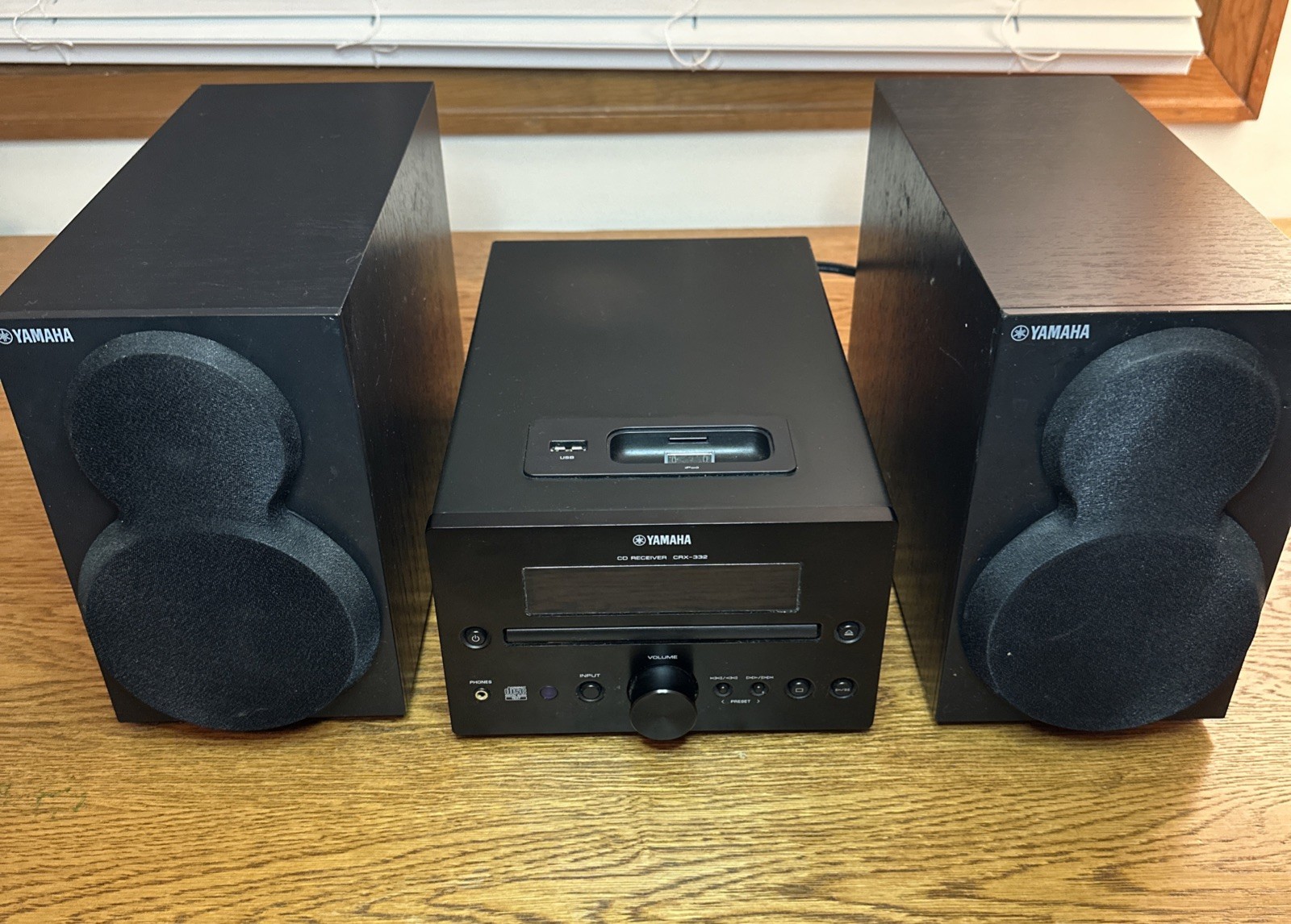Yamaha CRX-332 Micro HiFi Component System CD Player iPod Dock- WITH SPEAKERS
