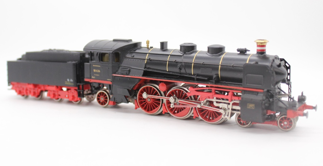 Marklin 3618 Digital HO BR 18 RHEINGOLD Steam Locomotive (AC- DCC) Marklin 3618 Digital HO BR 18 RHEINGOLD Steam Locomotive (AC- DCC)
