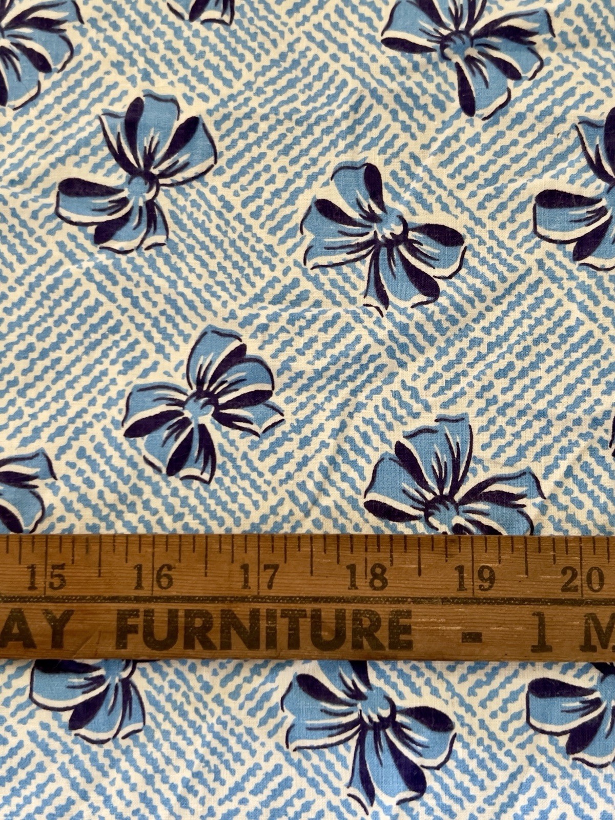 VTG FULL OPENED NOVELTY COTTON FEEDSACK FABRIC BLUE WHITE RIBBON BOWS 38x46
