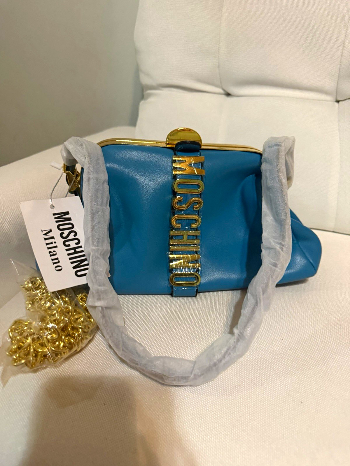Moschino Blue Logo Shoulder Bag Clasp Closure Gold Chain Strap Detachable Moschino Blue Logo Shoulder Bag Clasp Closure Gold Chain Strap Detachable