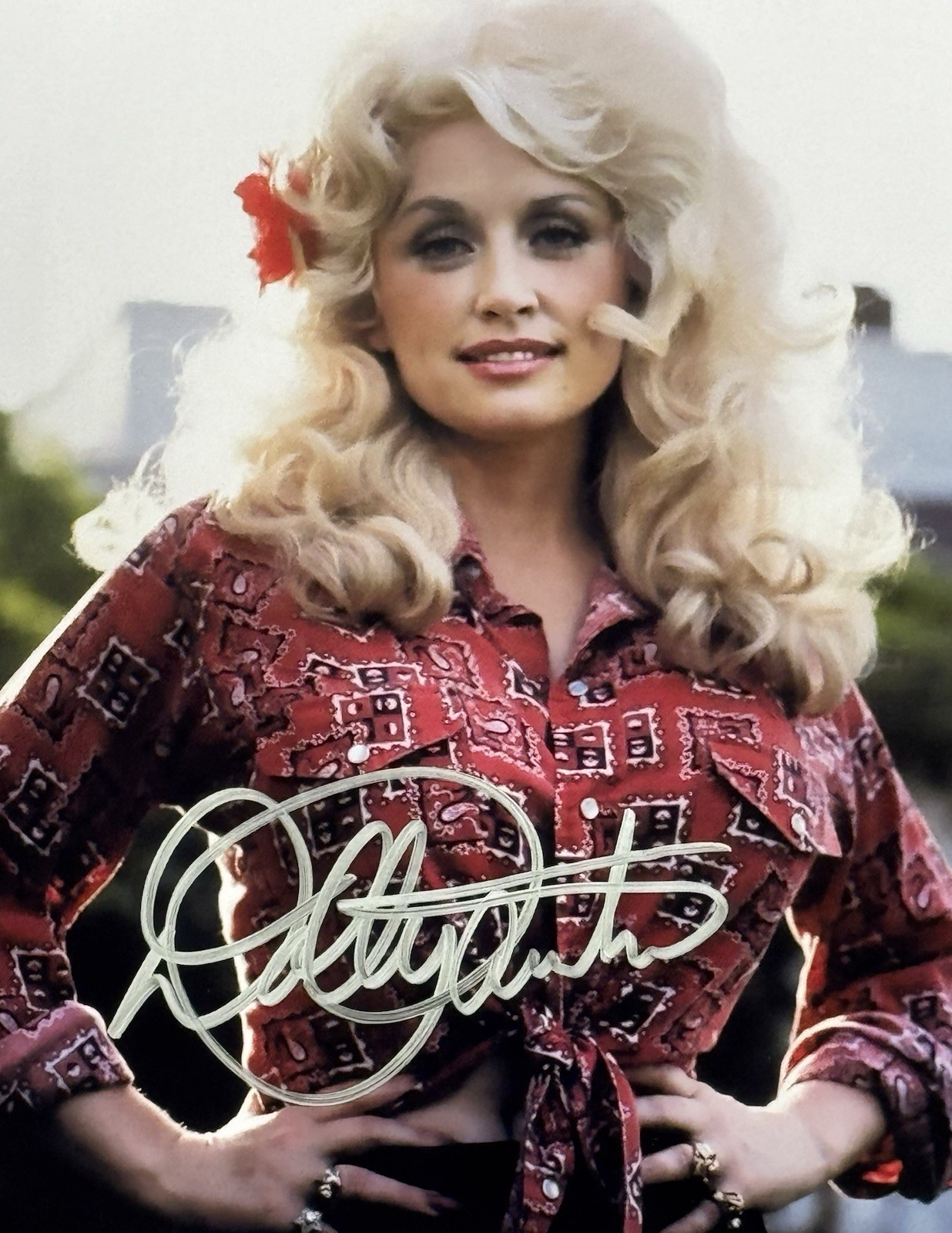 DOLLY PARTON - SILVER - Autographed Signed 8 x 10 PHOTO w/COA DOLLY PARTON - SILVER - Autographed Signed 8 x 10 PHOTO w/COA