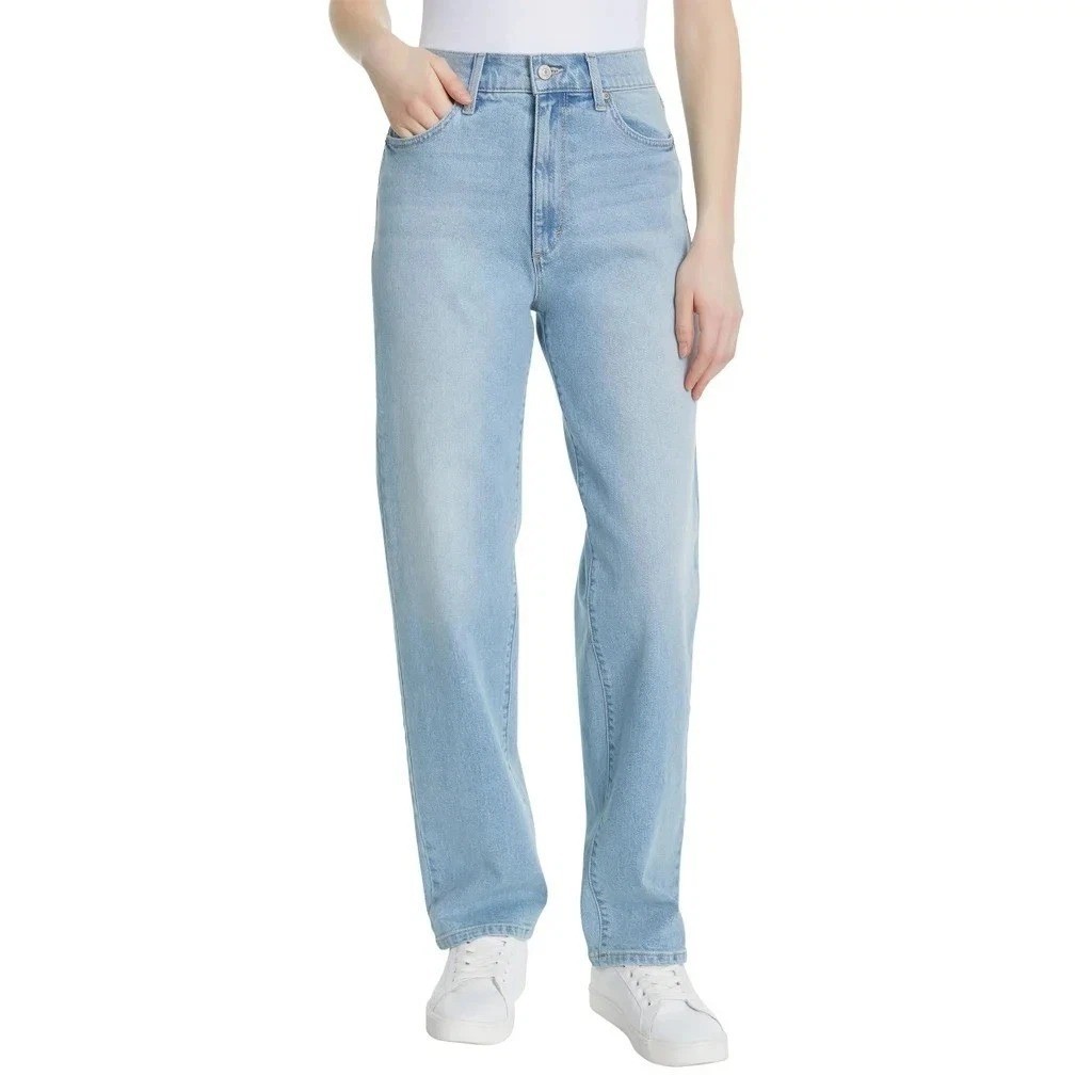 NWT Gloria Vanderbilt Women\'s 10 Relaxed Straight Jeans Light Wash B1683