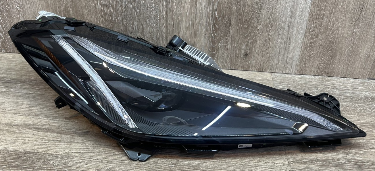 2020-25 CHEVROLET CORVETTE RH HEADLIGHT ASSY - LED - OEM PART # 86516611
