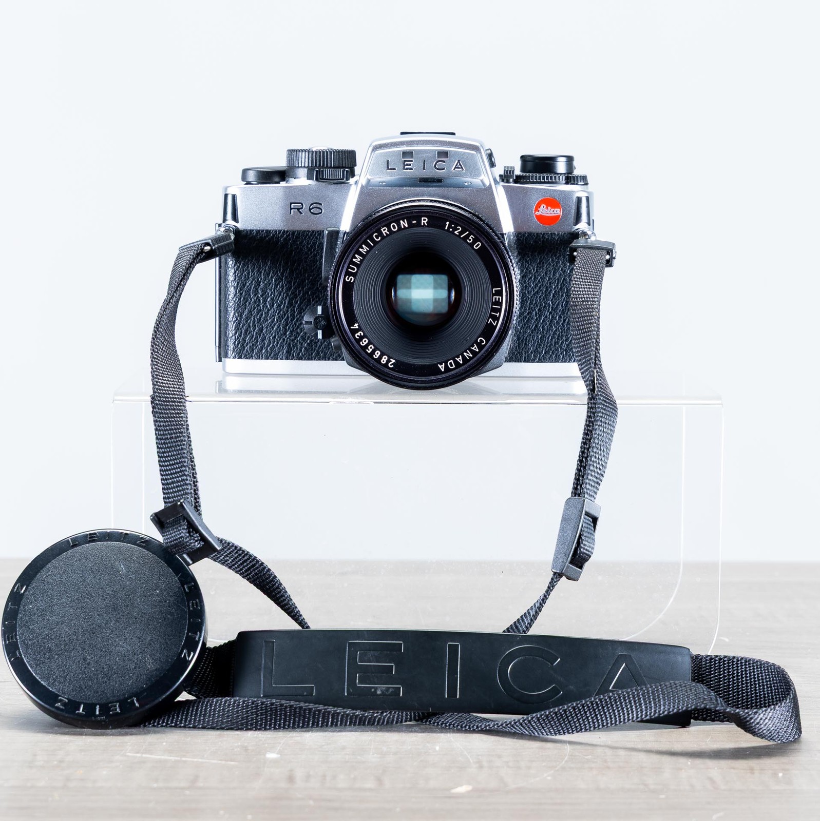 Rarely Used, Nr Mint Leica R6, 35mm Film Camera w/ 50mm Summicron 3cam Canada