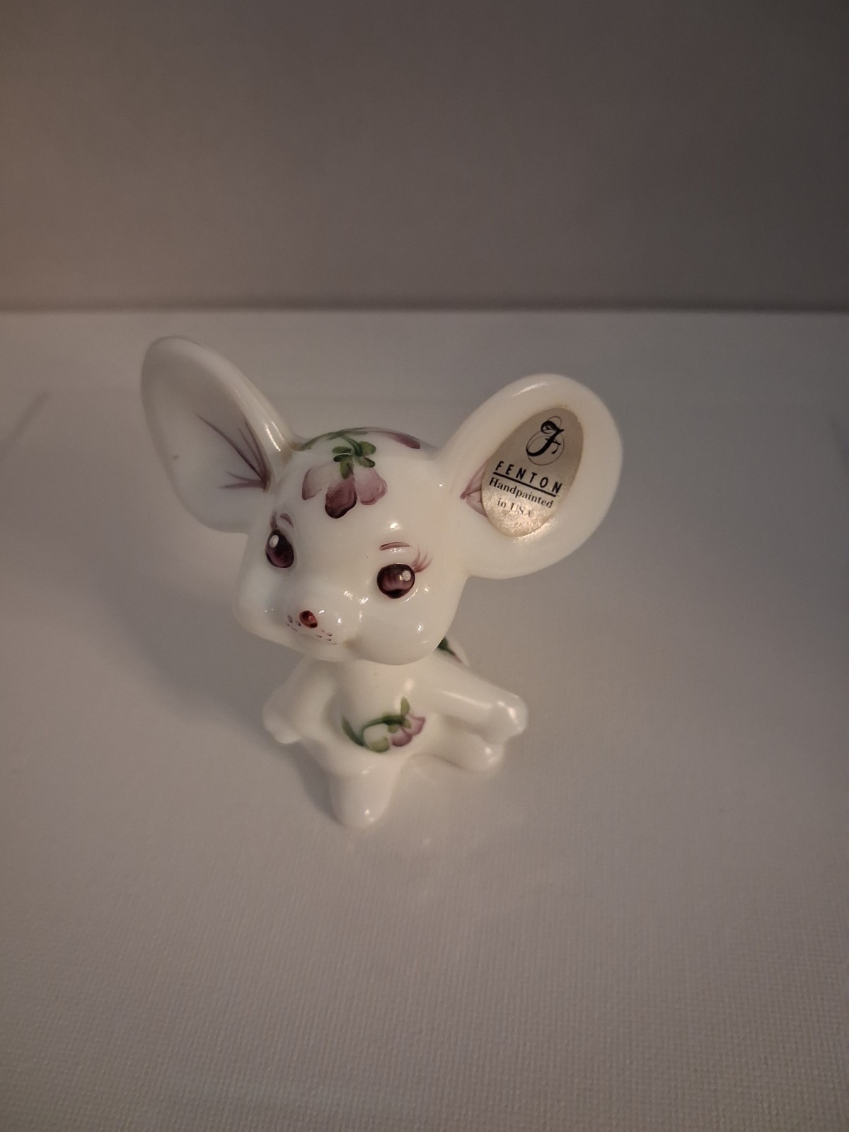 Fenton White Milk Glass Mouse Figurine \