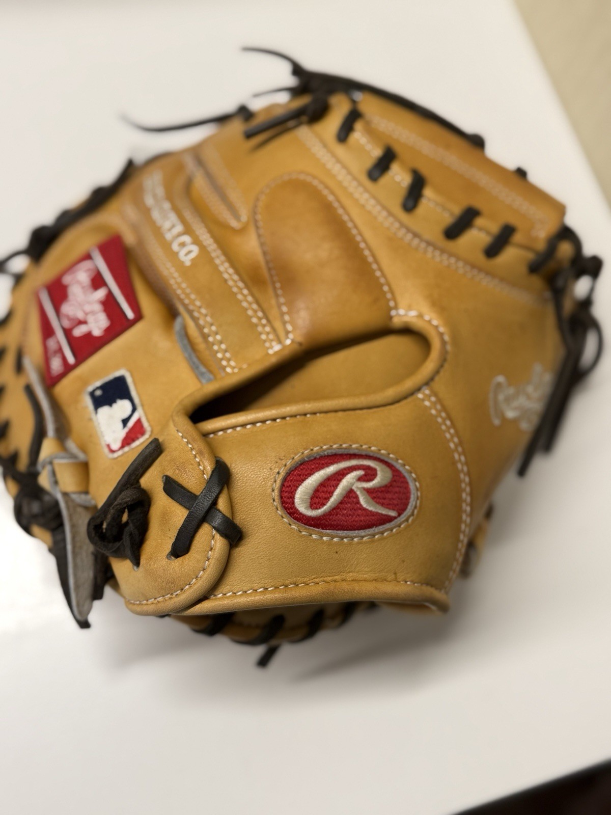 Rawlings HOH Catchers Mitt RH 33” Great Condition  Classic Tan