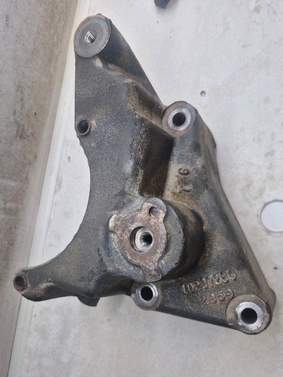 1996-2000 Chevrolet Gmc Alternator Bracket 7.4L 454 Gas OEM 10237280 Big Block