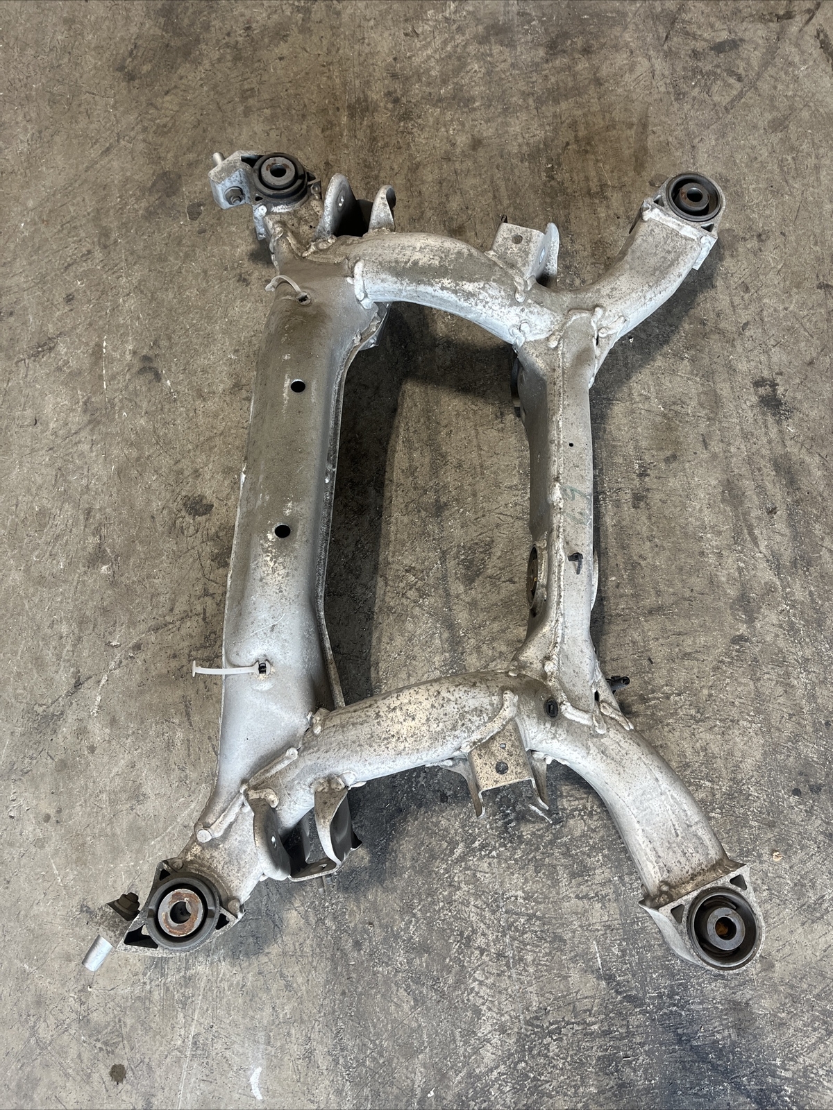 2003-2006 Nissan 350Z G35 Rear Subframe Suspension Crossmember Assembly OEM 2003-2006 Nissan 350Z G35 Rear Subframe Suspension Crossmember Assembly OEM