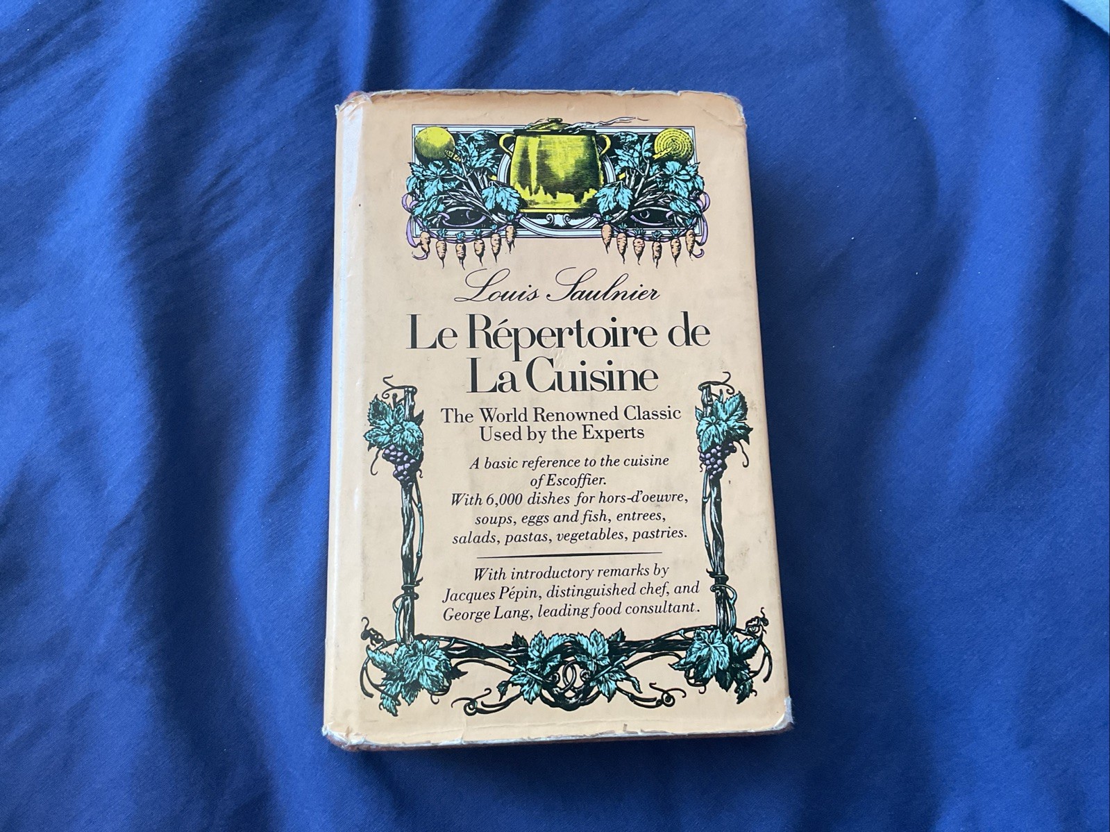 Le Repertoire de La Cuisine Louis Saulnier 1976 Standard Edition With Insert