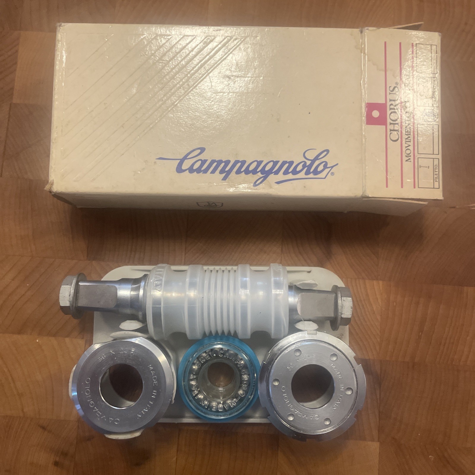 Vintage NOS NIB CAMPAGNOLO CHORUS Bottom Bracket 70-SS-B Italian 36x24F. (FSW) Vintage NOS NIB CAMPAGNOLO CHORUS Bottom Bracket 70-SS-B Italian 36x24F. (FSW)