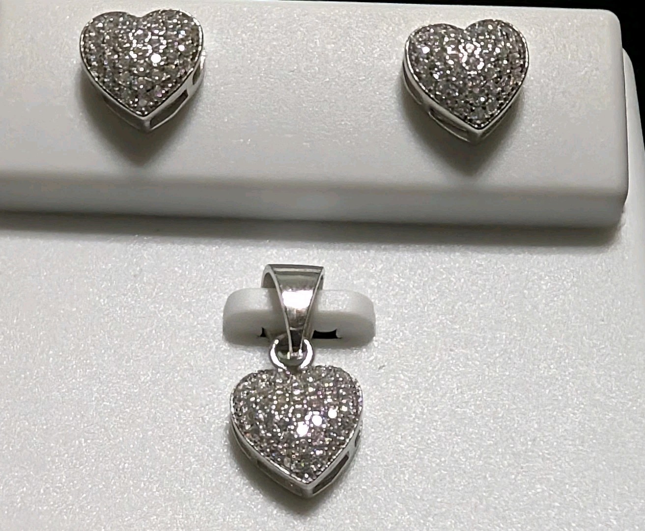 Heart Shaped Screw Back Earrings And Pendant Set 1 CTW Heart Shaped Screw Back Earrings And Pendant Set 1 CTW