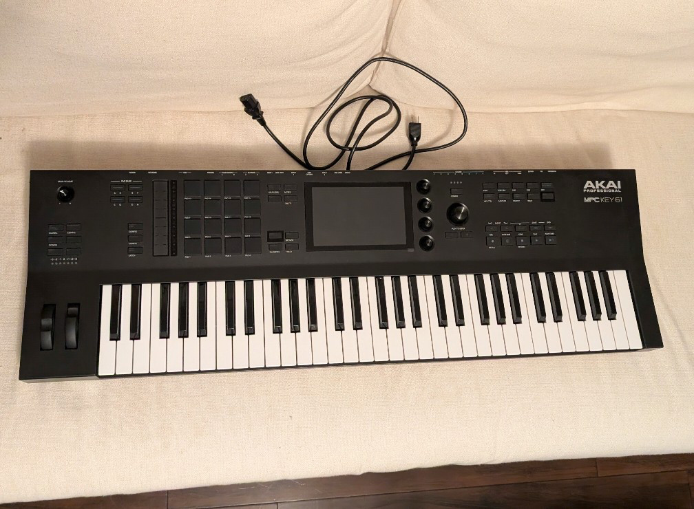 Akai MPC Key 61 Standalone Sampling Keyboard Workstation Akai MPC Key 61 Standalone Sampling Keyboard Workstation
