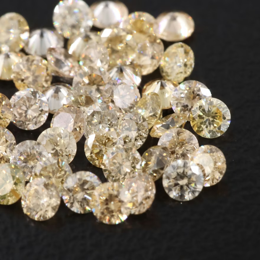 (GIA CERTIFIED)Loose 2.30CTW Diamond Melee Lot with Fancy Diamonds VS1 2.40mm