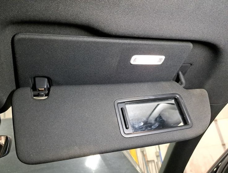 2017-2020 Audi Q7 Right Passenger Dual Sun Visor Black w/Illumination Used