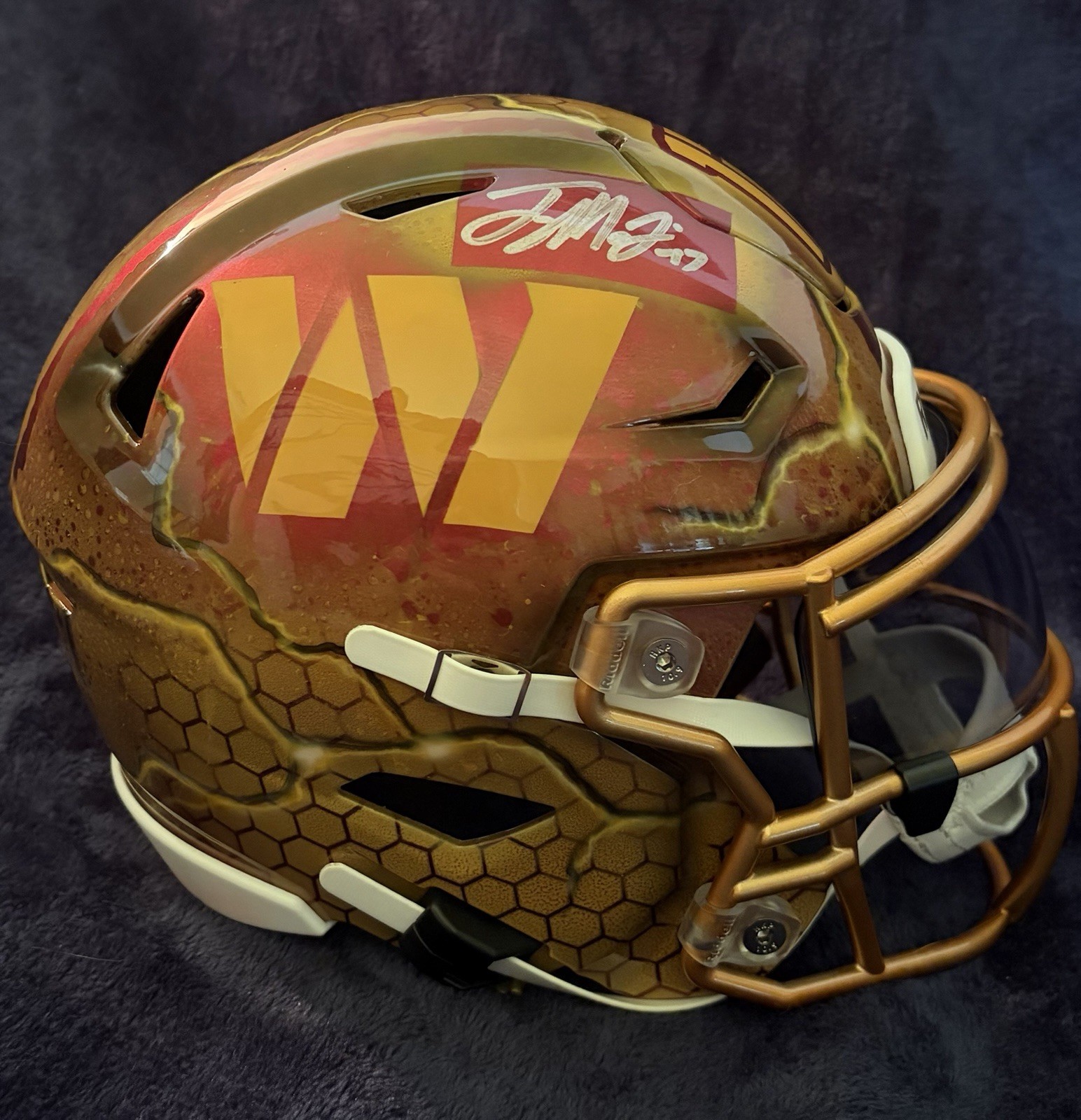 TERRY MCLAURIN 2026 Fanatics Under Wraps Mid Size Helmet 1/1 ART Commanders 🔥 TERRY MCLAURIN 2026 Fanatics Under Wraps Mid Size Helmet 1/1 ART Commanders 🔥