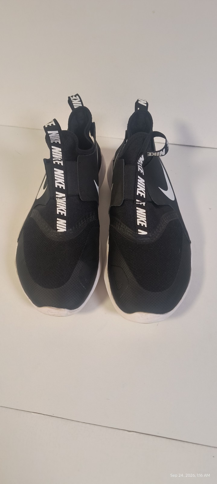 Nike Youth size 7 Nike FlexRunner Sneakers.